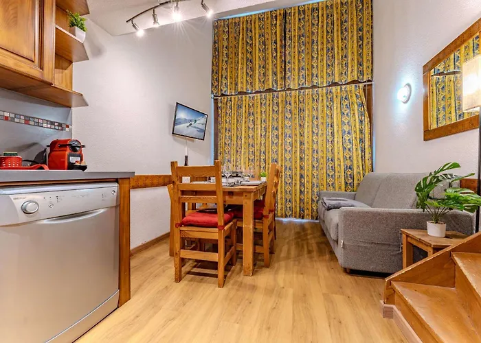 아파트 Cozy Duplex With Balcony, Parking & Mountain View - Le Silveralp 발토랑스